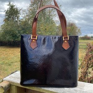 Authentic Louis Vuitton classic monogram vernis Houston shoulder bag tote.